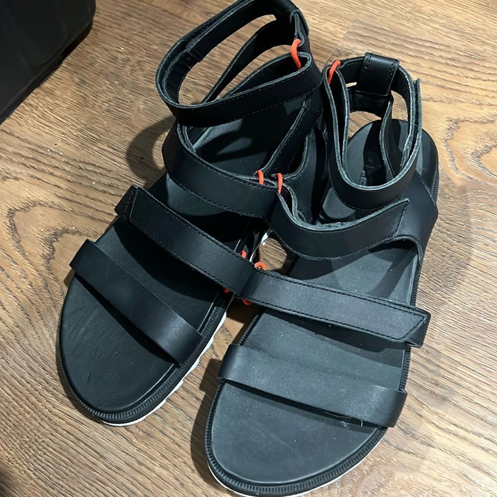 Sorel Roaming Multi- Sorel
Sorel Roaming Taupe Two Strap Slide Sandals  8.5